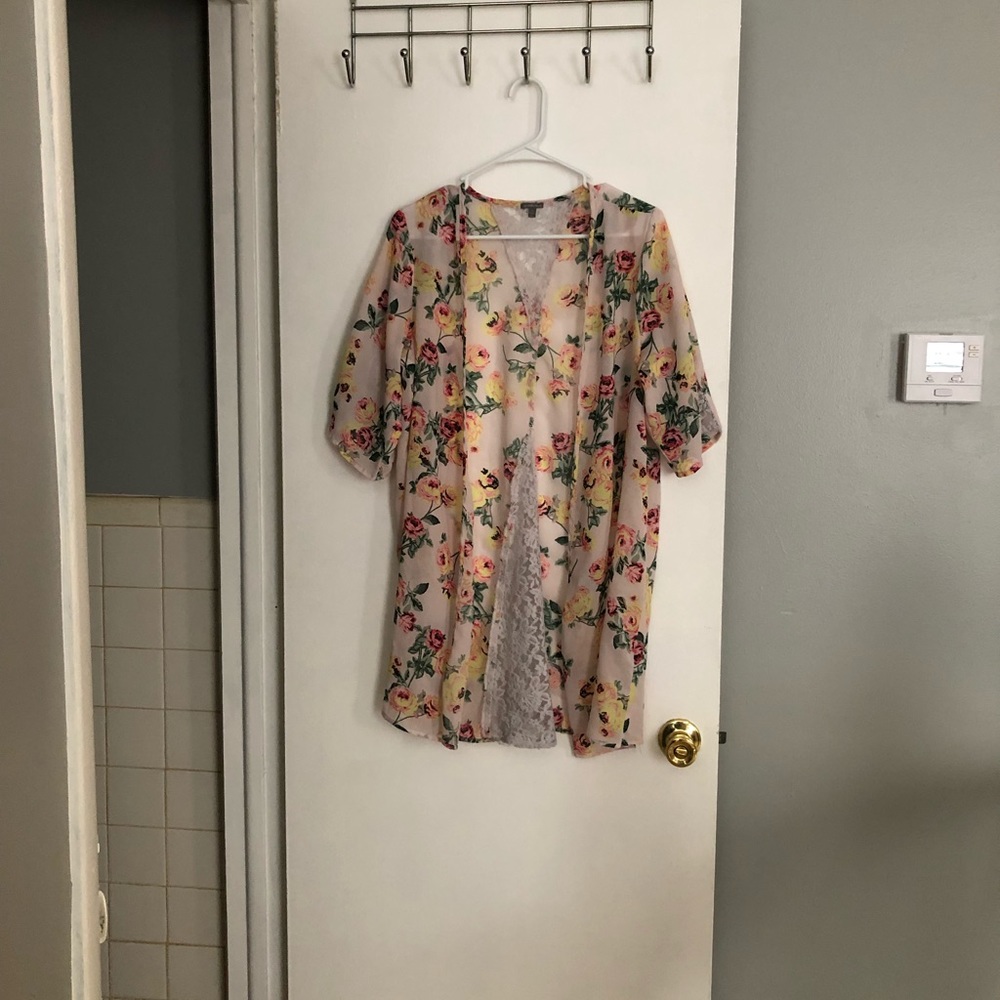 Floral lace kimono